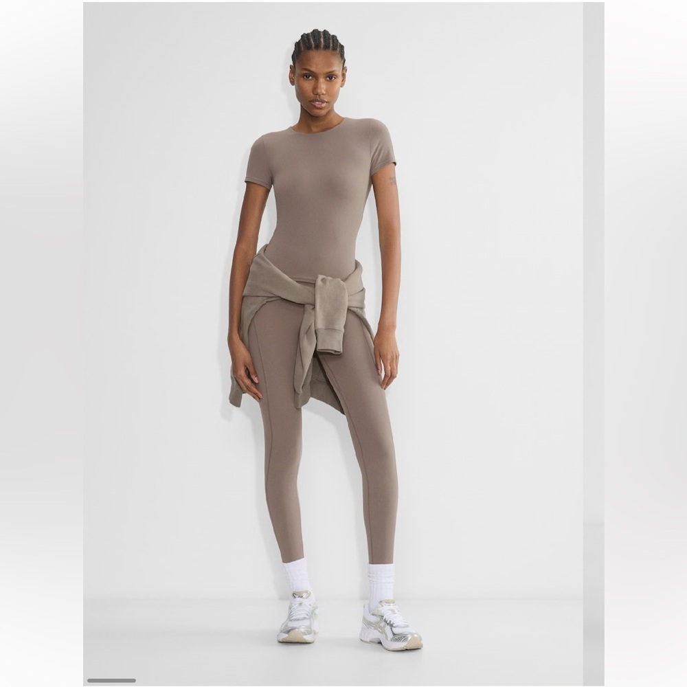 Aritzia BUTTER Cheeky Hi-Rise Pocket 26" Legging Size 2 NWT